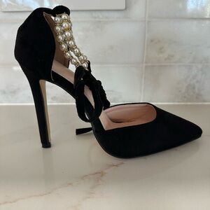 Elegant Black Pearl-Embellished Women's Heels